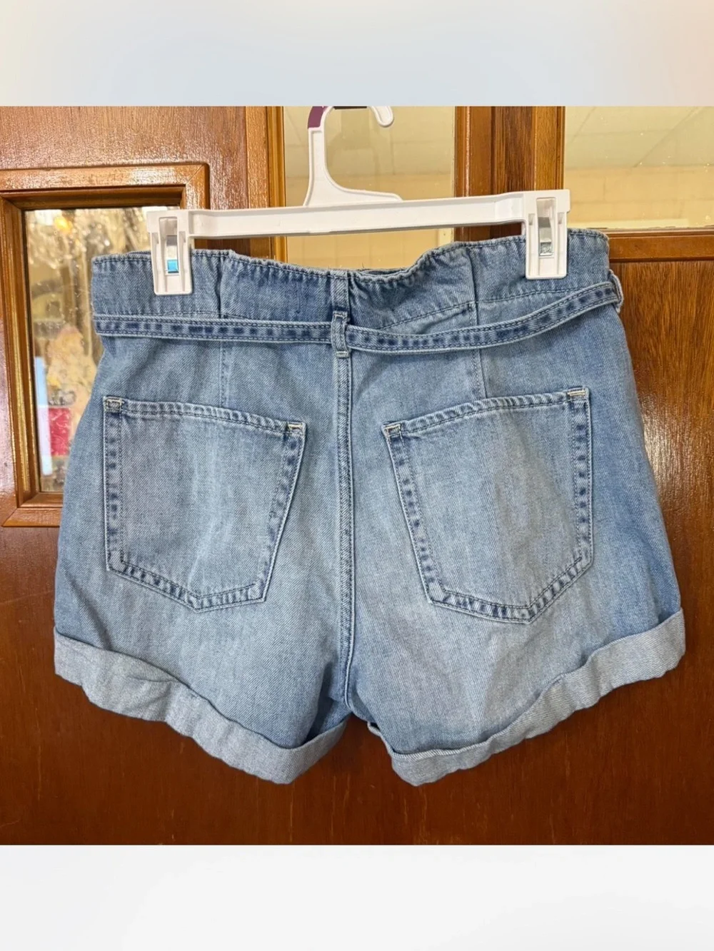 Hollister casual light